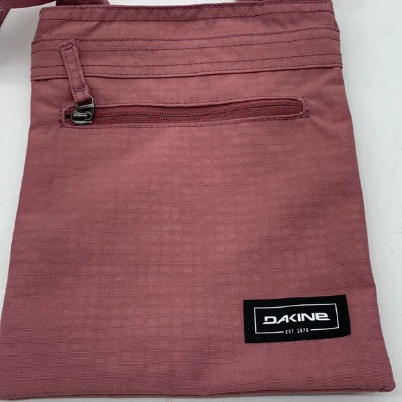 Dakine NWT Rose Blush Mauve Colored Nylon Crossbody Bag NYB4158 - Picture 2 of 9